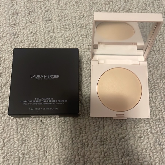 COPY - Laura Mercier Real Flawless luminous perfecting powder - Picture 1 of 2